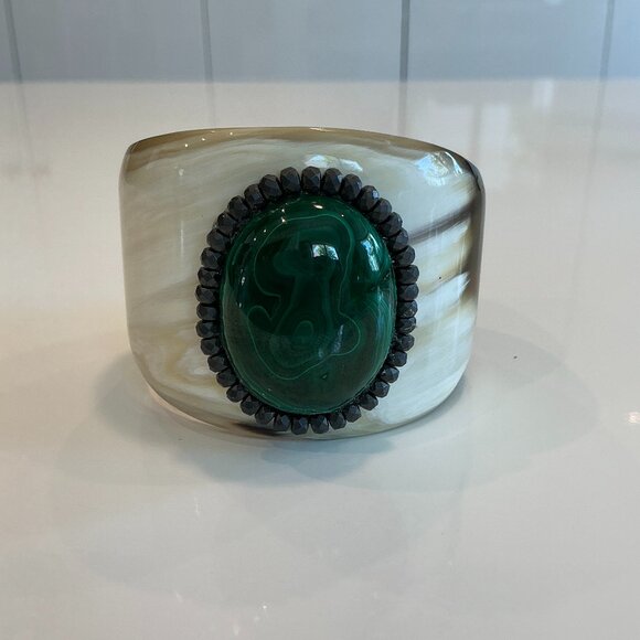 Lulii Blu, Malachite and horn bracelet, Fits 6